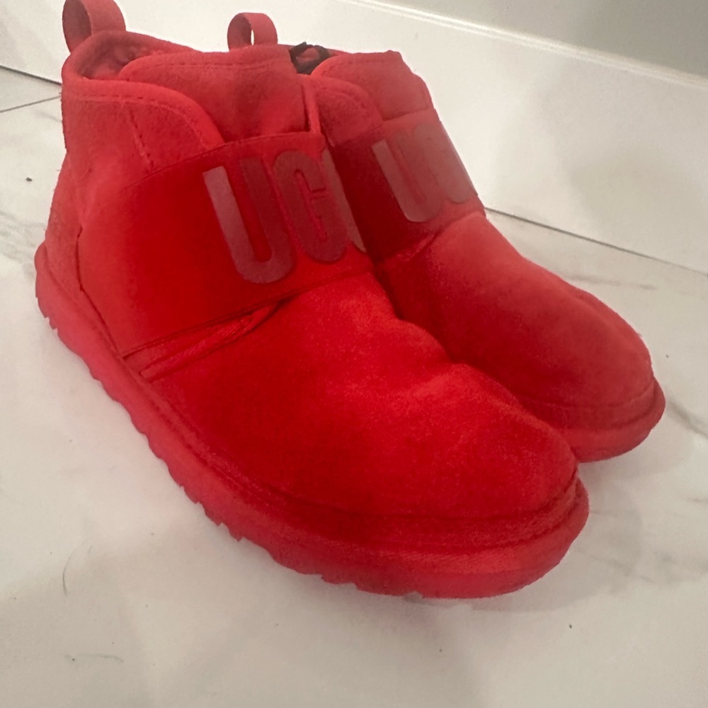 Ugg ribbon boots size 9